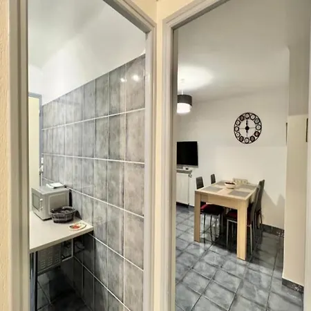 Apartment For 6 People *