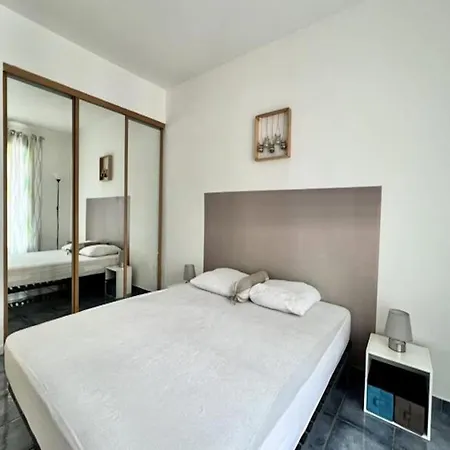 Apartment For 6 People *